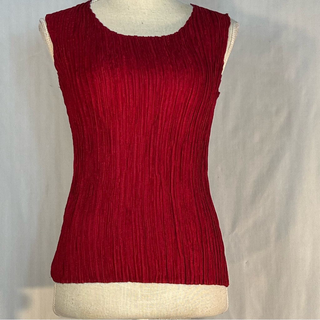Rafael Wine Accordion Top Sleeveless Fitted With Stretch S